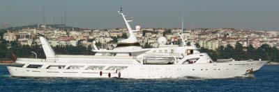 http://theyachtphoto.com/100/LadySaryaWilWeijsters04.jpg