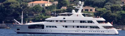 http://theyachtphoto.com/100/Fortunato.jpg